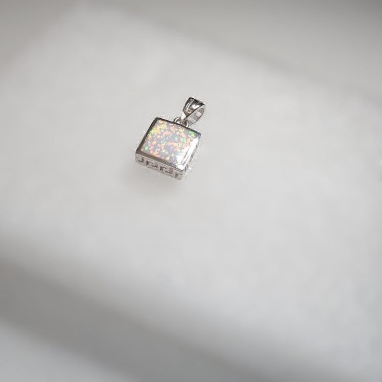 Opal Taşlı Kolye Ucu