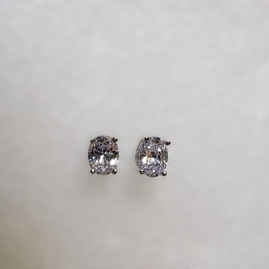 Gümüş Oval Vidalı Küpe