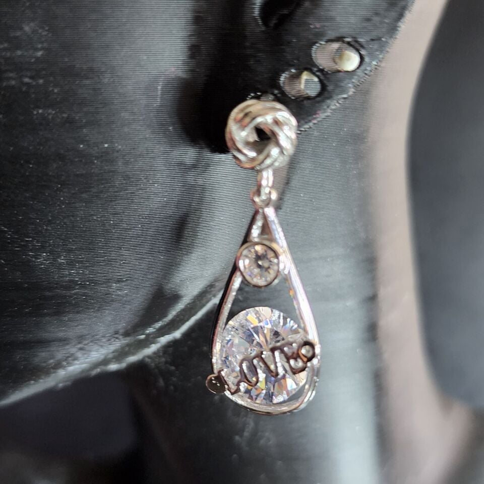 925 Ayar Gümüş Vidalı Sallantılı Damla Love Küpe